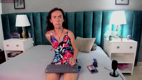 Snapshot of fenix_karoll chatting on 01.01.25 Karol online show from 01.01.25