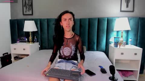 Snapshot of fenix_karoll chatting on 01.04.25 Karol online show from 01.04.25