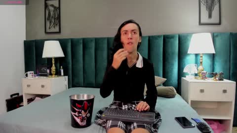 Snapshot of fenix_karoll chatting on 01.22.25 Karol online show from 01.22.25