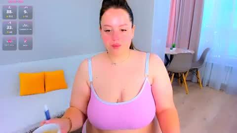 Snapshot of feral__berry__ chatting on 07.18.26 Regi online show from 07.18.26