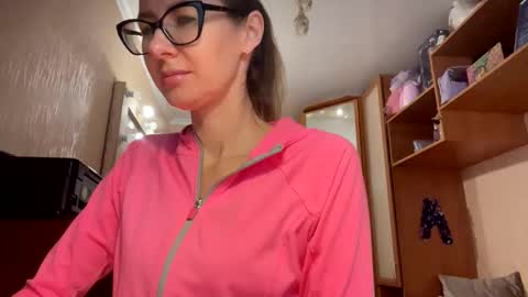 Snapshot of feraliss chatting on 11.23.25 feraliss online show from 11.23.25