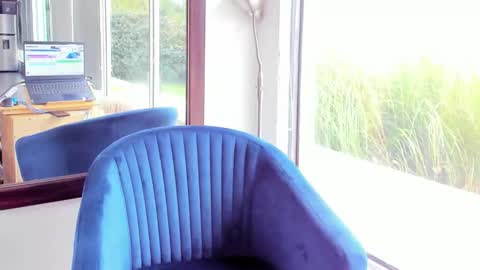 Snapshot of fergiecienta chatting on 10.27.25 fergiecienta online show from 10.27.25