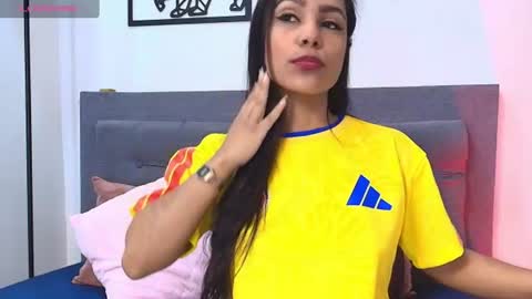 Snapshot of fernandabrown_ chatting on 06.17.26 Fernandabrown s online show from 06.17.26