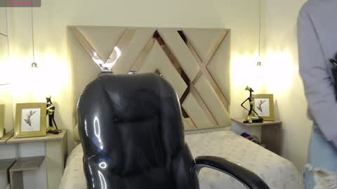 Snapshot of ferphoenix_ chatting on 12.31.24 FER PHOENIX online show from 12.31.24