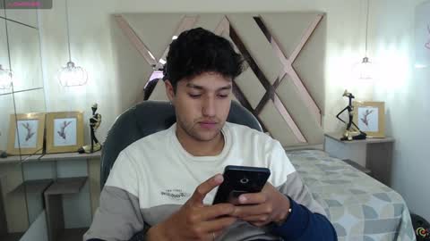 Snapshot of ferphoenix_ chatting on 01.12.25 FER PHOENIX online show from 01.12.25