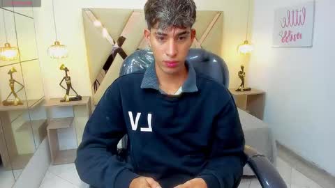 Snapshot of ferphoenix_ chatting on 02.18.26 FER PHOENIX online show from 02.18.26