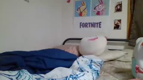 Snapshot of fetishfranzy69 chatting on 09.16.25 gummybear101 online show from 09.16.25