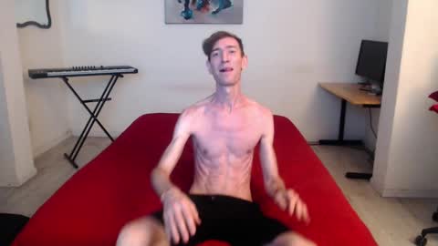 Snapshot of feuerfree chatting on 03.07.25 FeuerHeat online show from 03.07.25