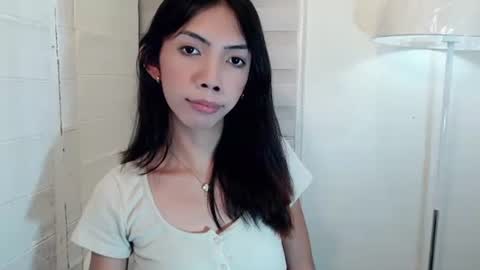 Snapshot of feyaaa chatting on 02.05.25 feyaaa online show from 02.05.25