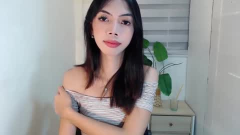 Snapshot of feyaaa chatting on 02.20.25 feyaaa online show from 02.20.25