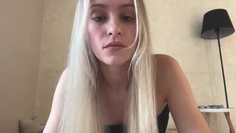 Snapshot of fflloowweerr chatting on 09.24.25 Lisa online show from 09.24.25