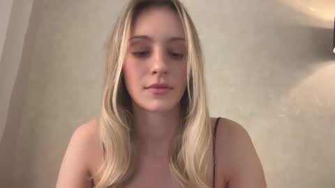 Snapshot of fflloowweerr chatting on 11.16.25 Lisa online show from 11.16.25