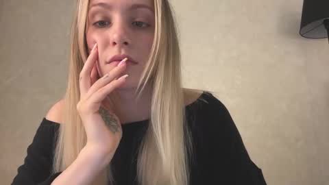 Snapshot of fflloowweerr chatting on 11.26.25 Lisa online show from 11.26.25