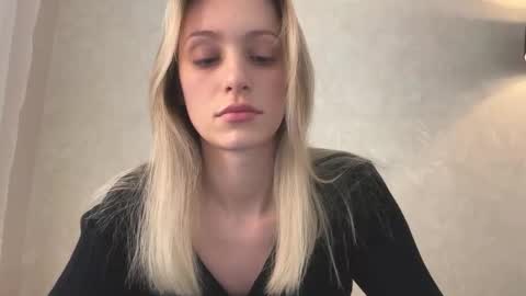 Snapshot of fflloowweerr chatting on 12.01.25 Lisa online show from 12.01.25