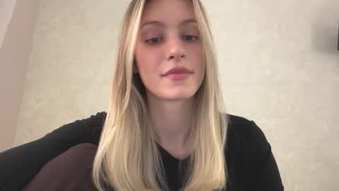 Snapshot of fflloowweerr chatting on 12.05.25 Lisa online show from 12.05.25