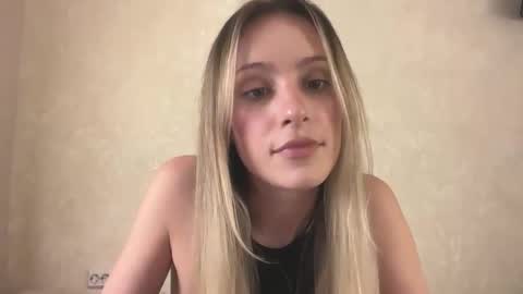 Snapshot of fflloowweerr chatting on 12.14.25 Lisa online show from 12.14.25