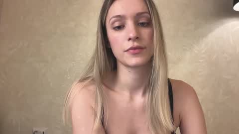 Snapshot of fflloowweerr chatting on 12.22.25 Lisa online show from 12.22.25