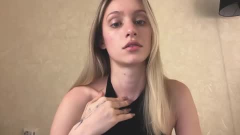 Snapshot of fflloowweerr chatting on 12.23.25 Lisa online show from 12.23.25