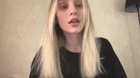 Snapshot of fflloowweerr chatting on 01.11.26 Lisa online show from 01.11.26