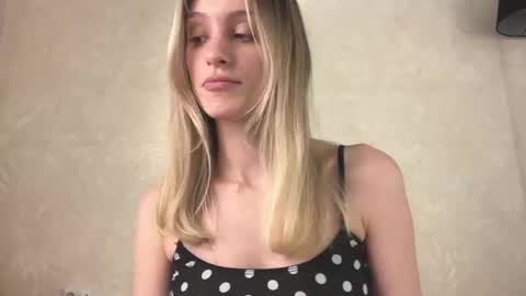 Snapshot of fflloowweerr chatting on 01.12.26 Lisa online show from 01.12.26