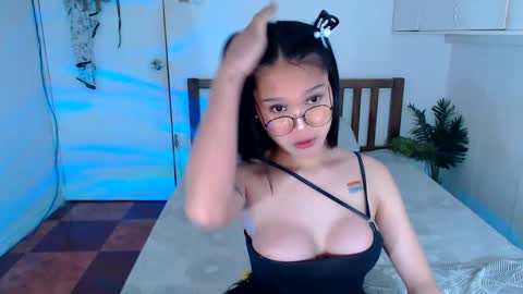 Snapshot of filipina_sassyqirl19xxx chatting on 01.22.25 sweet online show from 01.22.25
