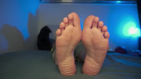 Snapshot of findomfeet_ chatting on 01.08.26 Ashley online show from 01.08.26