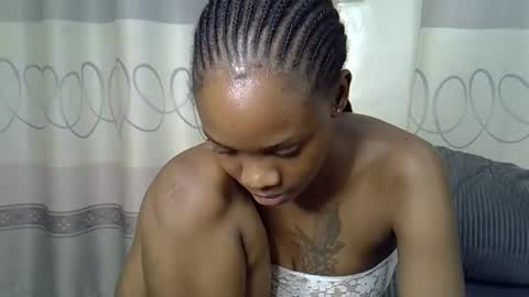 Snapshot of fine_queen12 chatting on 12.05.24 fine_queen12 online show from 12.05.24