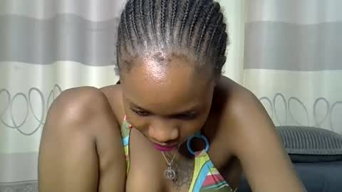 Snapshot of fine_queen12 chatting on 12.12.24 fine_queen12 online show from 12.12.24