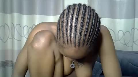 Snapshot of fine_queen12 chatting on 12.31.24 fine_queen12 online show from 12.31.24