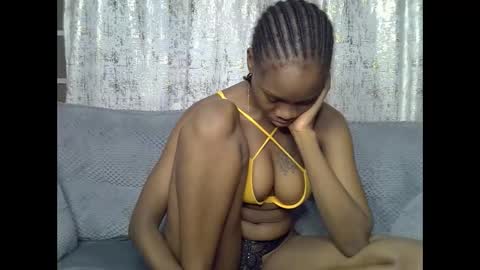 Snapshot of fine_queen12 chatting on 05.25.26 fine_queen12 online show from 05.25.26