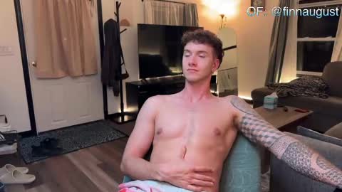 Finn August online show from 10.06.25