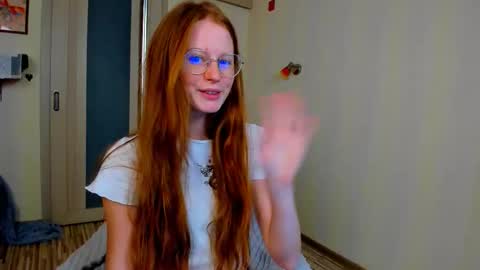 Snapshot of fire_luna chatting on 09.30.25 fire_luna online show from 09.30.25