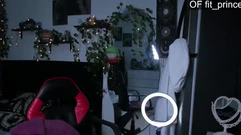 Snapshot of fit_prince_ chatting on 03.05.26 David hotman online show from 03.05.26