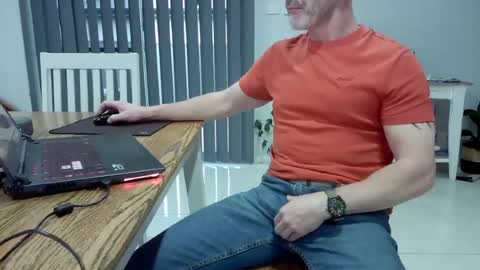 fit_worker online show from 08.08.26