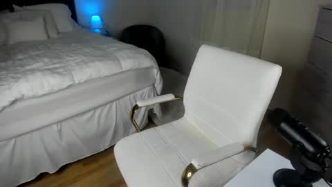 Jamie or Frisky  online show from 01.13.25