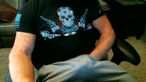 Snapshot of fitguy40 chatting on 01.08.25 fitguy40 online show from 01.08.25