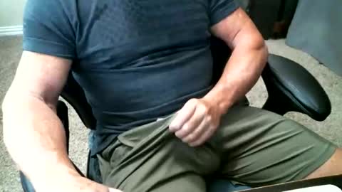 Snapshot of fitguy40 chatting on 11.06.25 fitguy40 online show from 11.06.25