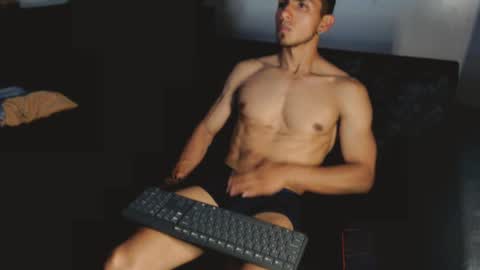 Snapshot of fitnescalientes chatting on 01.10.25 fitnescalientes online show from 01.10.25