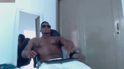 Snapshot of fitnjhonson chatting on 02.14.26 jhonson online show from 02.14.26