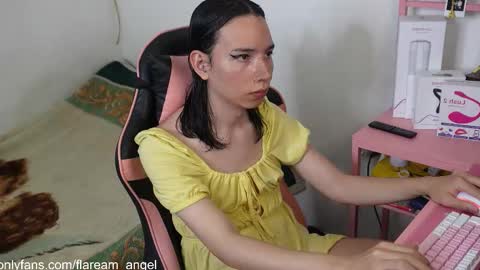 Snapshot of flaream_angel chatting on 09.29.25 Alexa online show from 09.29.25