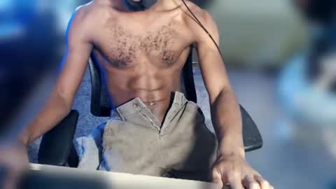 Snapshot of flawedadonis chatting on 11.11.25 flawedadonis online show from 11.11.25