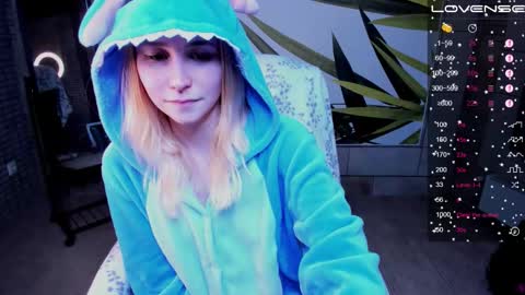 Snapshot of fleximona chatting on 10.19.25 FlexiMona online show from 10.19.25