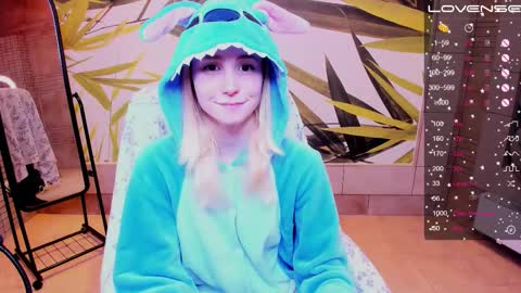 Snapshot of fleximona chatting on 10.26.25 FlexiMona online show from 10.26.25