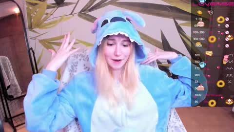 Snapshot of fleximona chatting on 02.14.26 FlexiMona online show from 02.14.26