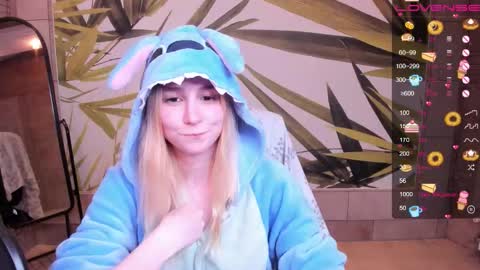 Snapshot of fleximona chatting on 02.14.26 FlexiMona online show from 02.14.26