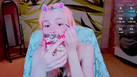 Snapshot of fleximona chatting on 06.14.26 FlexiMona online show from 06.14.26