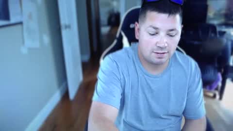 Snapshot of flguy_mike chatting on 01.05.26 FL guy online show from 01.05.26