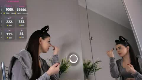 Doloras online show from 11.24.25