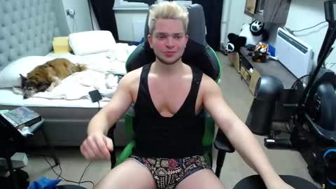 Snapshot of flirty_sugar chatting on 11.18.25 Flirty sugar online show from 11.18.25