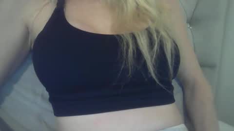 Snapshot of flirtybabe26 chatting on 10.13.25 flirtybabe26 online show from 10.13.25